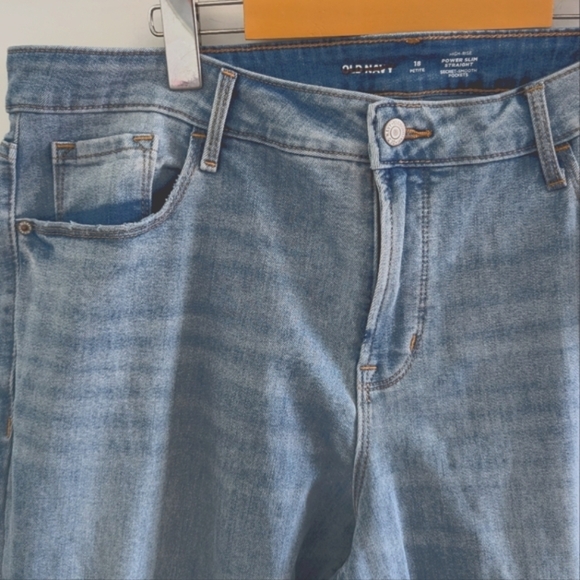 OLD NAVY | Women's Light Wash High-Waisted Power Slim Straight Jeans - Picture 3 of 5